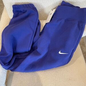 NWT Women’s Nike joggers sz small